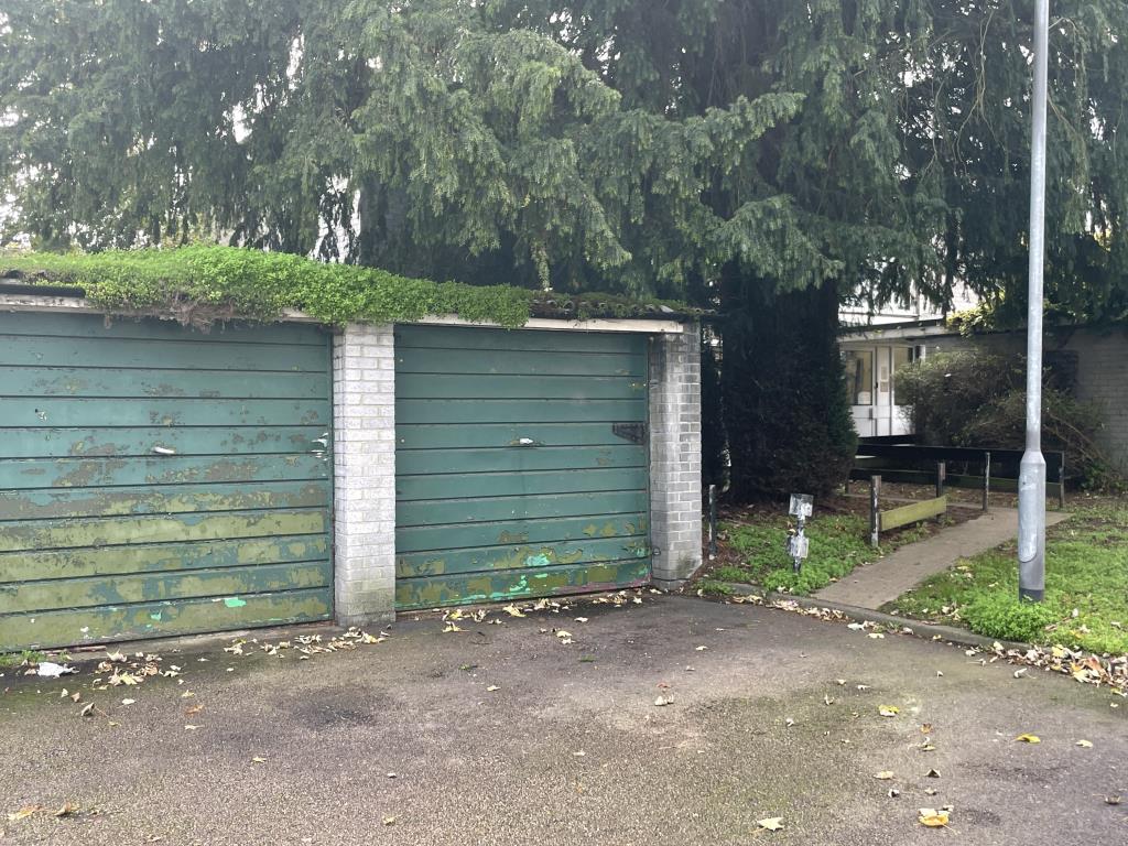 Lot: 73 - SINGLE LOCK-UP GARAGE - 